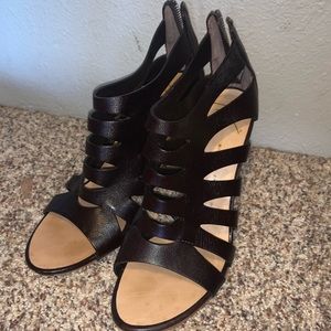 Super stylish heels! Killer deal